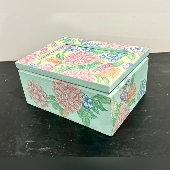 Light Green Floral Painted Vintage Jewelry Box - Picture 1 of 13